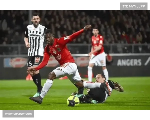 图卢兹客场0-1不敌昂热,主队防守反击战术奏效 图卢兹客场0-1不敌昂热,主队防守反击战术奏效